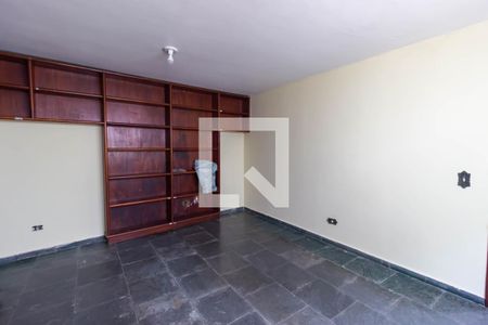 Casa à venda com 300m², 4 quartos e 6 vagas Casa à venda com 300m², 4 quartos e 6 vagasEscritório