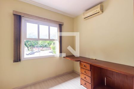 Casa à venda com 300m², 4 quartos e 6 vagas Casa à venda com 300m², 4 quartos e 6 vagasQuarto 2