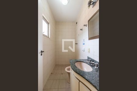 Casa à venda com 300m², 4 quartos e 6 vagas Casa à venda com 300m², 4 quartos e 6 vagasBanheiro da Suíte 2