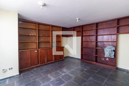 Casa à venda com 300m², 4 quartos e 6 vagas Casa à venda com 300m², 4 quartos e 6 vagasEscritório