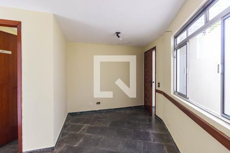 Casa à venda com 300m², 4 quartos e 6 vagas Casa à venda com 300m², 4 quartos e 6 vagasEscritório