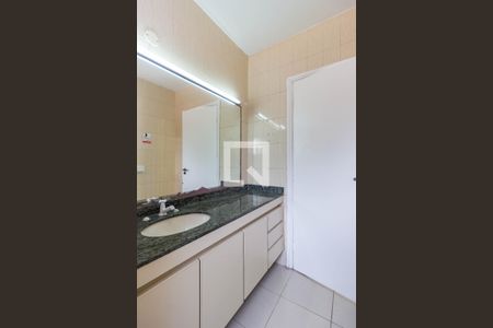 Casa à venda com 300m², 4 quartos e 6 vagas Casa à venda com 300m², 4 quartos e 6 vagasBanheiro da Suíte 1