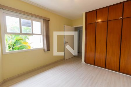 Casa à venda com 300m², 4 quartos e 6 vagas Casa à venda com 300m², 4 quartos e 6 vagasSuíte 2