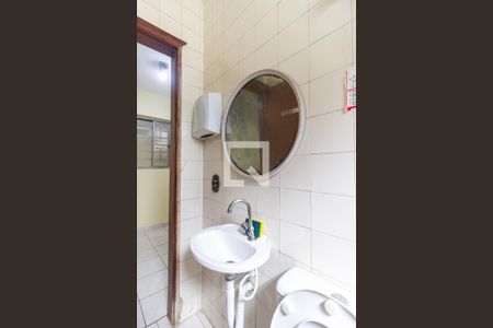 Casa à venda com 300m², 4 quartos e 6 vagas Casa à venda com 300m², 4 quartos e 6 vagasBanheiro de Serviço