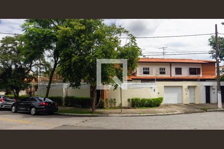 Casa à venda com 300m², 4 quartos e 6 vagas Casa à venda com 300m², 4 quartos e 6 vagasFachada
