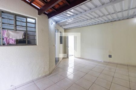 Casa à venda com 300m², 4 quartos e 6 vagas Casa à venda com 300m², 4 quartos e 6 vagasQuintal