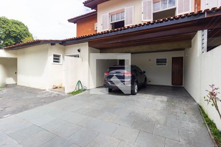 Casa à venda com 300m², 4 quartos e 6 vagas Casa à venda com 300m², 4 quartos e 6 vagasGaragem