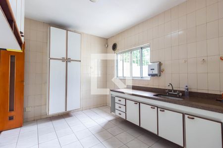 Casa à venda com 300m², 4 quartos e 6 vagas Casa à venda com 300m², 4 quartos e 6 vagasCozinha