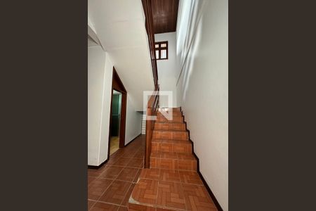 Escada de casa à venda com 4 quartos, 250m² em Santos Dumont, São Leopoldo