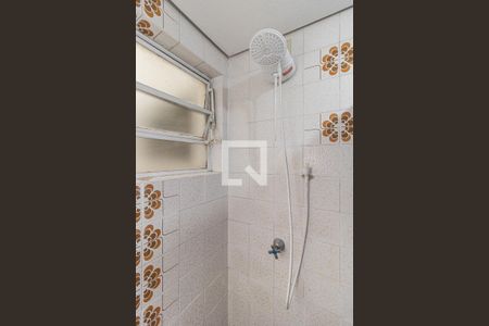 Banheiro de apartamento à venda com 1 quarto, 37m² em Jardim Itu Sabará, Porto Alegre