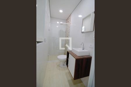 Banheiro  de kitnet/studio para alugar com 1 quarto, 21m² em Jardim Maria Duarte, São Paulo