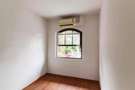 Quarto 1 de casa à venda com 4 quartos, 200m² em Vila Butantã, São Paulo