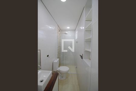 Banheiro  de kitnet/studio para alugar com 1 quarto, 21m² em Jardim Maria Duarte, São Paulo