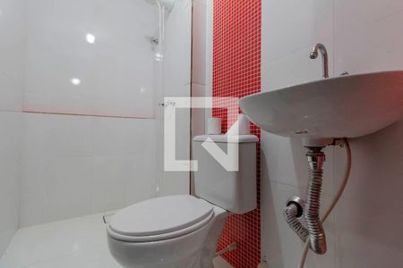 Banheiro de apartamento para alugar com 1 quarto, 28m² em Vila Nhocune, São Paulo