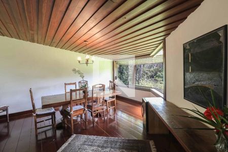 Casa à venda com 4 quartos, 500m² em Jardim Viana, São Paulo