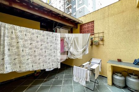 Casa à venda com 100m², 2 quartos e 2 vagas Casa à venda com 100m², 2 quartos e 2 vagasQuintal