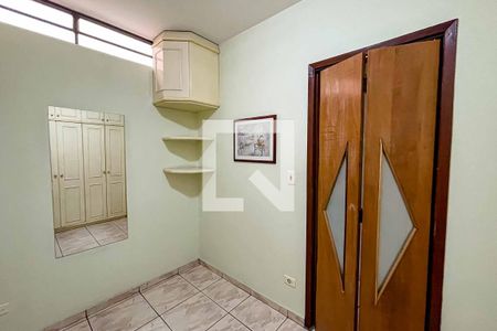 Casa à venda com 100m², 2 quartos e 2 vagas Casa à venda com 100m², 2 quartos e 2 vagasCloset