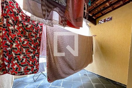 Casa à venda com 100m², 2 quartos e 2 vagas Casa à venda com 100m², 2 quartos e 2 vagasQuintal