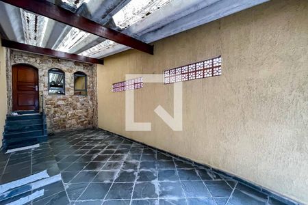 Casa à venda com 100m², 2 quartos e 2 vagas Casa à venda com 100m², 2 quartos e 2 vagasQuintal