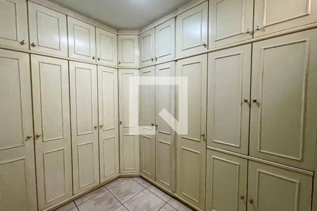 Casa à venda com 100m², 2 quartos e 2 vagas Casa à venda com 100m², 2 quartos e 2 vagasCloset