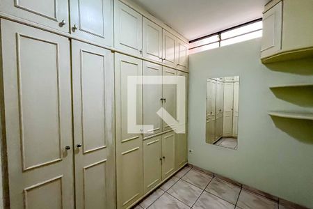 Casa à venda com 100m², 2 quartos e 2 vagas Casa à venda com 100m², 2 quartos e 2 vagasCloset