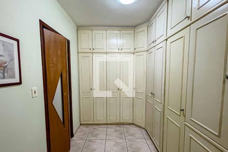 Casa à venda com 100m², 2 quartos e 2 vagas Casa à venda com 100m², 2 quartos e 2 vagasCloset