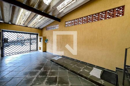 Casa à venda com 100m², 2 quartos e 2 vagas Casa à venda com 100m², 2 quartos e 2 vagasQuintal