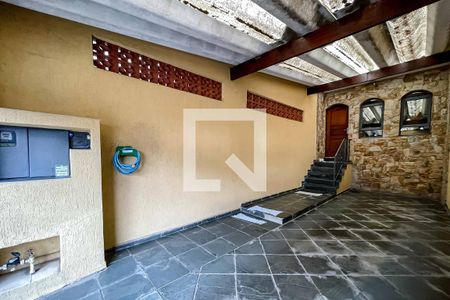 Casa à venda com 100m², 2 quartos e 2 vagas Casa à venda com 100m², 2 quartos e 2 vagasQuintal