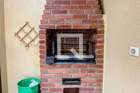 Casa à venda com 100m², 2 quartos e 2 vagas Casa à venda com 100m², 2 quartos e 2 vagasQuintal