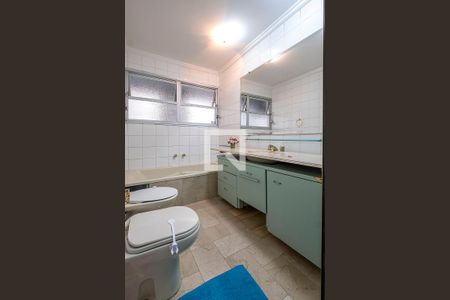 Suíte - Banheiro de apartamento à venda com 3 quartos, 200m² em Cerqueira César, São Paulo