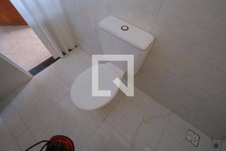 Banheiro da Suíte 1 de casa para alugar com 2 quartos, 140m² em Alto Tarumã, Pinhaiss