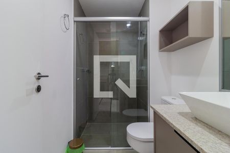 Banheiro de kitnet/studio para alugar com 1 quarto, 35m² em Indianópolis, São Paulo