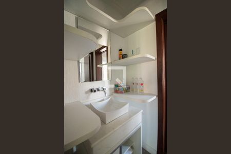 Casa à venda com 330m², 4 quartos e 2 vagas Casa à venda com 330m², 4 quartos e 2 vagasBanheiro do Quarto 2 e 3