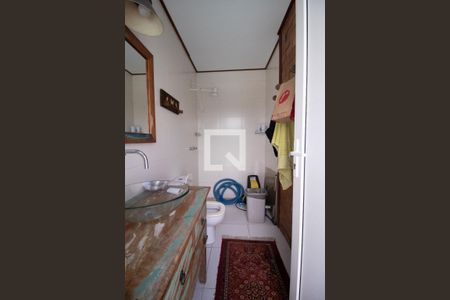 Casa à venda com 330m², 4 quartos e 2 vagas Casa à venda com 330m², 4 quartos e 2 vagasBanheiro de Serviço