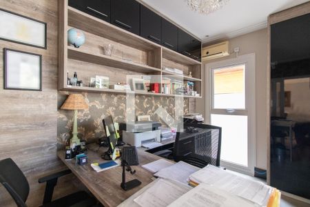 Casa à venda com 330m², 4 quartos e 2 vagas Casa à venda com 330m², 4 quartos e 2 vagasEscritório