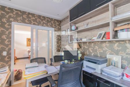 Casa à venda com 330m², 4 quartos e 2 vagas Casa à venda com 330m², 4 quartos e 2 vagasEscritório