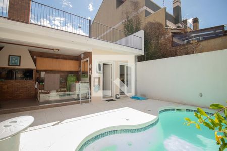 Casa à venda com 330m², 4 quartos e 2 vagas Casa à venda com 330m², 4 quartos e 2 vagasQuintal