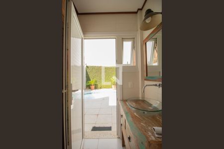 Casa à venda com 330m², 4 quartos e 2 vagas Casa à venda com 330m², 4 quartos e 2 vagasBanheiro de Serviço