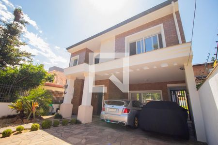 Casa à venda com 330m², 4 quartos e 2 vagas Casa à venda com 330m², 4 quartos e 2 vagasFachada