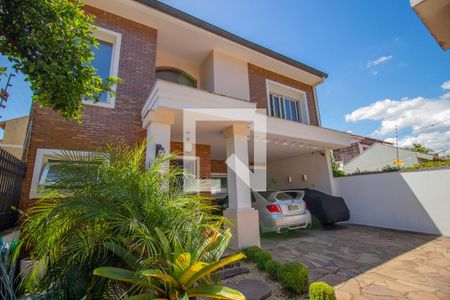 Casa à venda com 330m², 4 quartos e 2 vagas Casa à venda com 330m², 4 quartos e 2 vagasFachada