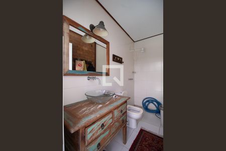 Casa à venda com 330m², 4 quartos e 2 vagas Casa à venda com 330m², 4 quartos e 2 vagasBanheiro de Serviço