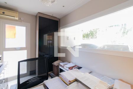 Casa à venda com 330m², 4 quartos e 2 vagas Casa à venda com 330m², 4 quartos e 2 vagasEscritório