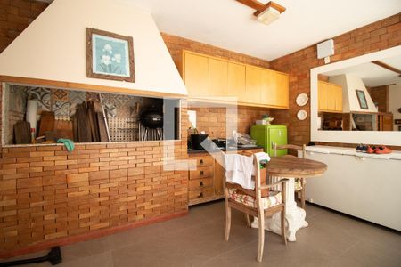 Casa à venda com 330m², 4 quartos e 2 vagas Casa à venda com 330m², 4 quartos e 2 vagasChurrasqueira