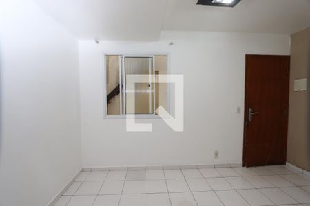 Sala de casa de condomínio para alugar com 2 quartos, 75m² em Cidade Satélite Santa Bárbara, São Paulo