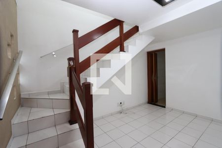 Sala de casa de condomínio para alugar com 2 quartos, 75m² em Cidade Satélite Santa Bárbara, São Paulo