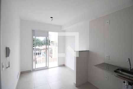 Sala/Cozinha e Área de Serviço de apartamento para alugar com 1 quarto, 28m² em Vila Ré, São Paulo