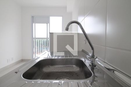 Sala/Cozinha e Área de Serviço de apartamento para alugar com 1 quarto, 28m² em Vila Ré, São Paulo