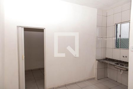 Cozinha de casa para alugar com 1 quarto, 23m² em Taboão, Diadema