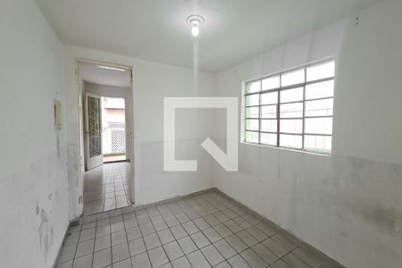 Quarto 1 de casa para alugar com 2 quartos, 42m² em Jardim Itápolis, São Paulo