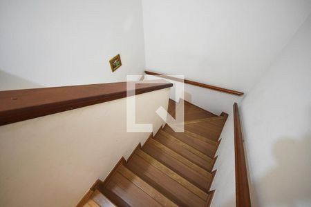 Escada de casa à venda com 2 quartos, 85m² em Vila Suzana, São Paulo